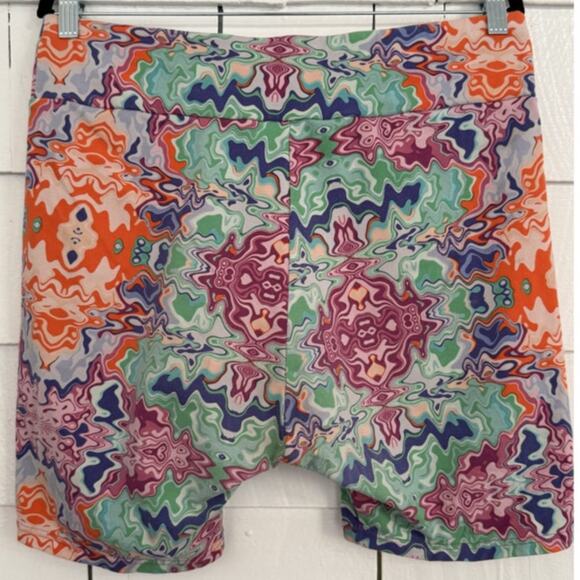 Puma Womens XL Hypnotize Biker Tight Short Yoga Colorful Vivid Artsy Retro Comfy - Picture 2 of 7